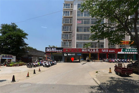 明湖中学对面祥和佳苑，精装修拎包入住证满2年